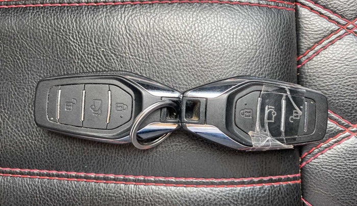 2020 Mahindra XUV500 W7, Diesel, Manual, 31,044 km, Key Close Up