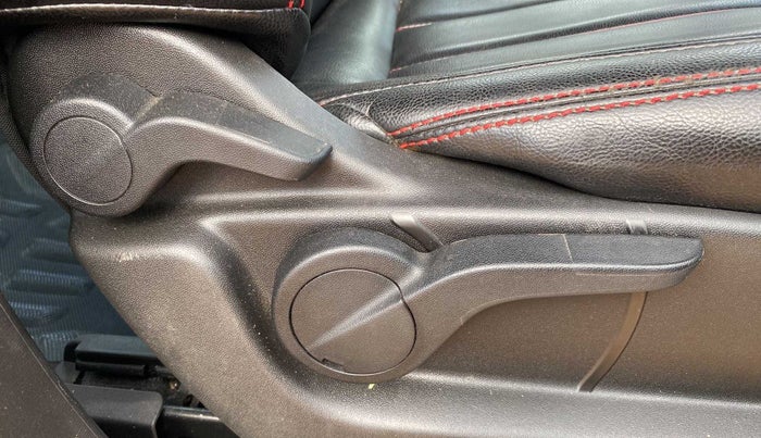 2020 Mahindra XUV500 W7, Diesel, Manual, 31,044 km, Driver Side Adjustment Panel