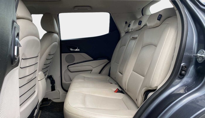 2022 Mahindra XUV300 W8 (O) 1.2 PETROL, Petrol, Manual, 11,285 km, Right Side Rear Door Cabin