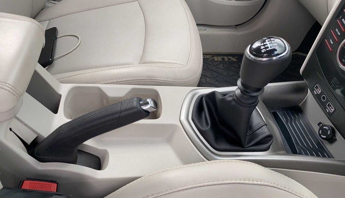 2022 Mahindra XUV300 W8 (O) 1.2 PETROL, Petrol, Manual, 11,285 km, Gear Lever