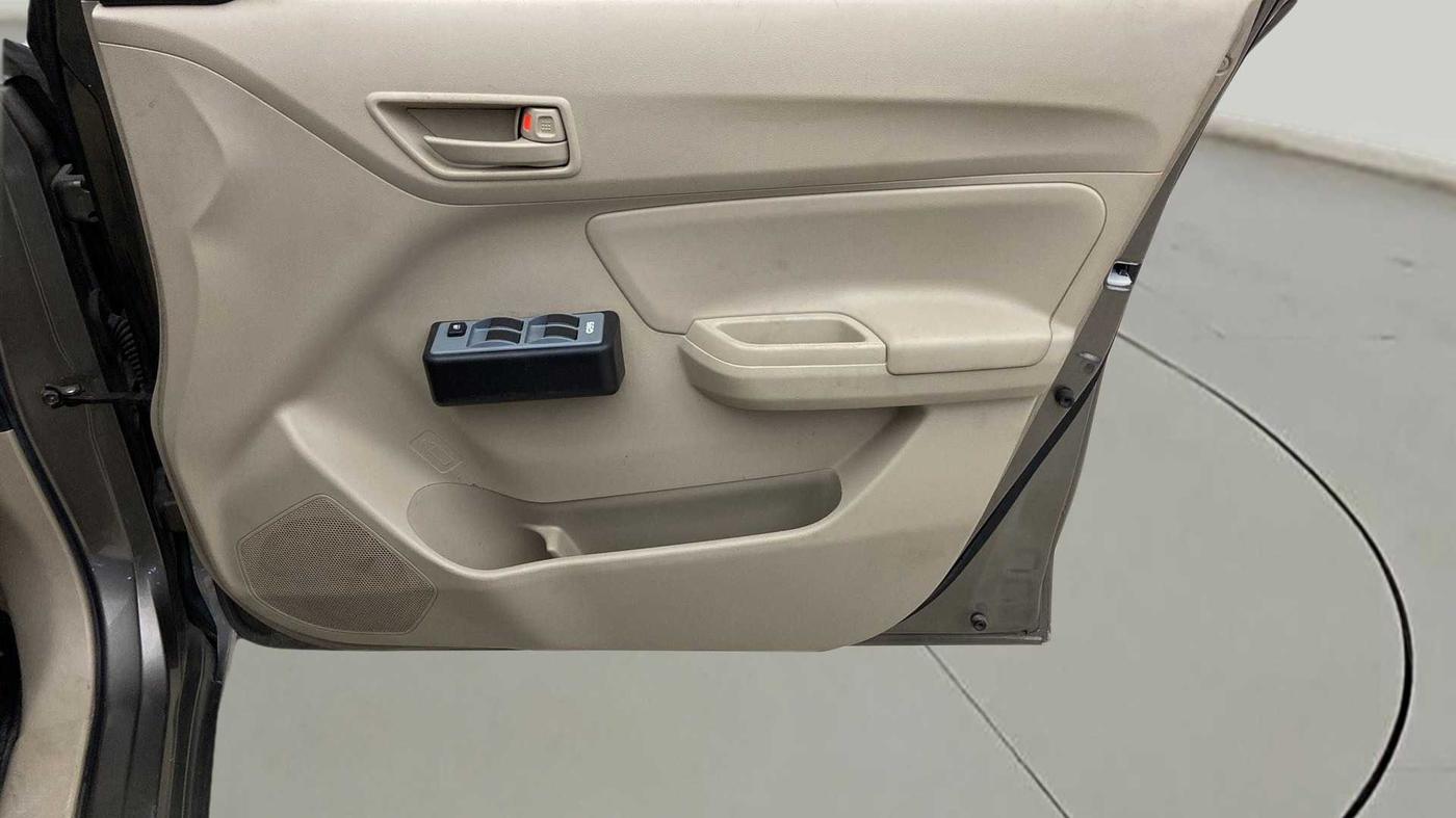 2018 Maruti Dzire LXI, Petrol, Manual, 38,776 km, Driver Side Door Panels Control