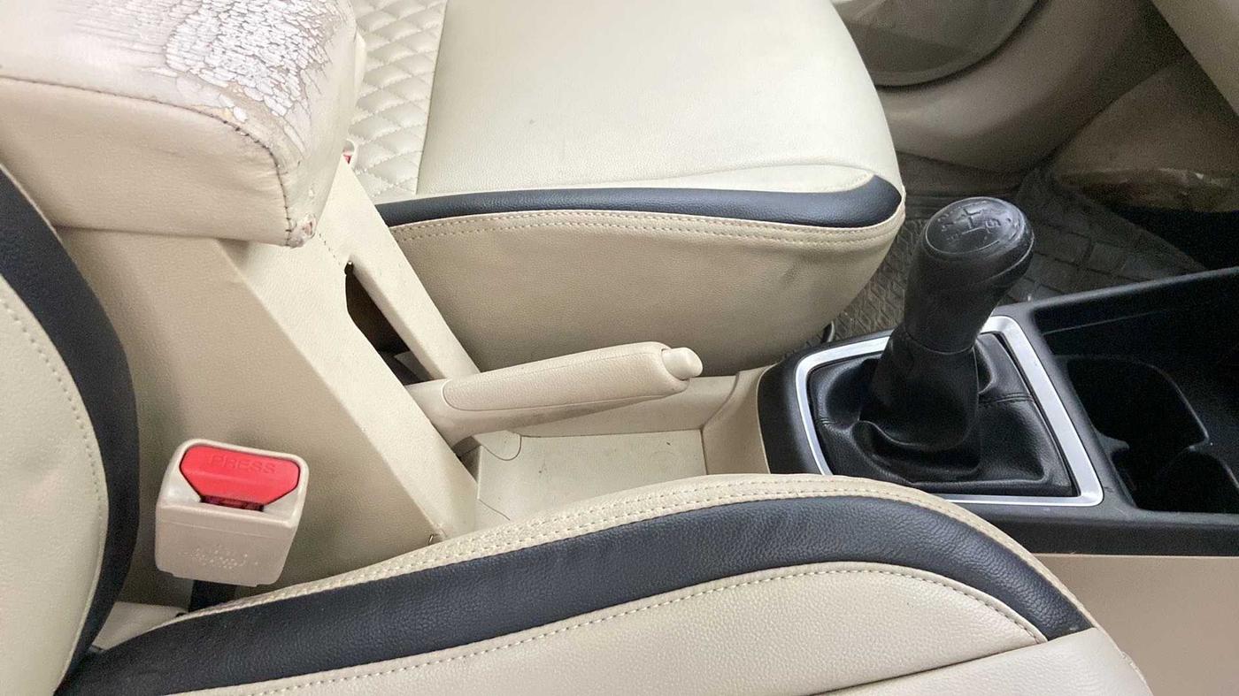 2018 Maruti Dzire LXI, Petrol, Manual, 38,776 km, Gear Lever
