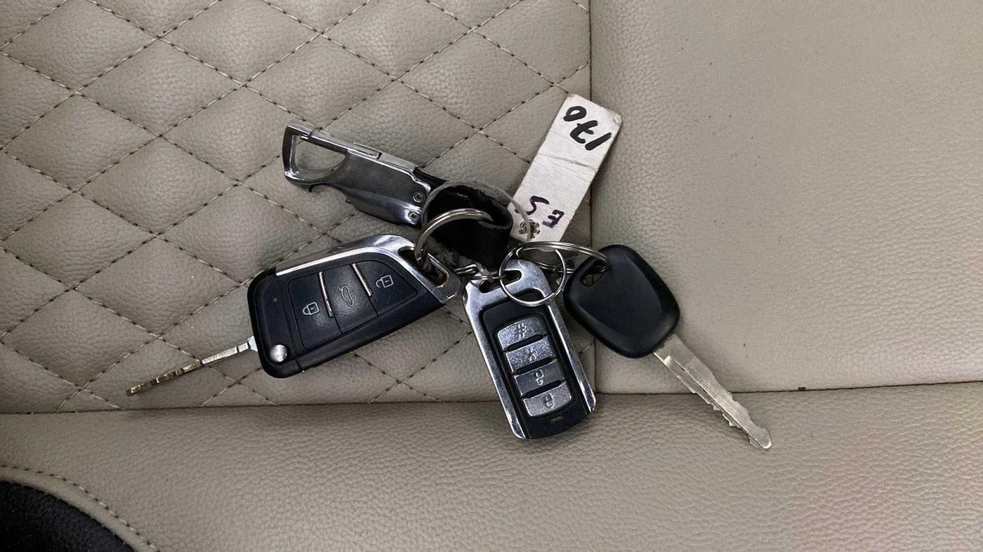2018 Maruti Dzire LXI, Petrol, Manual, 38,776 km, Key Close Up