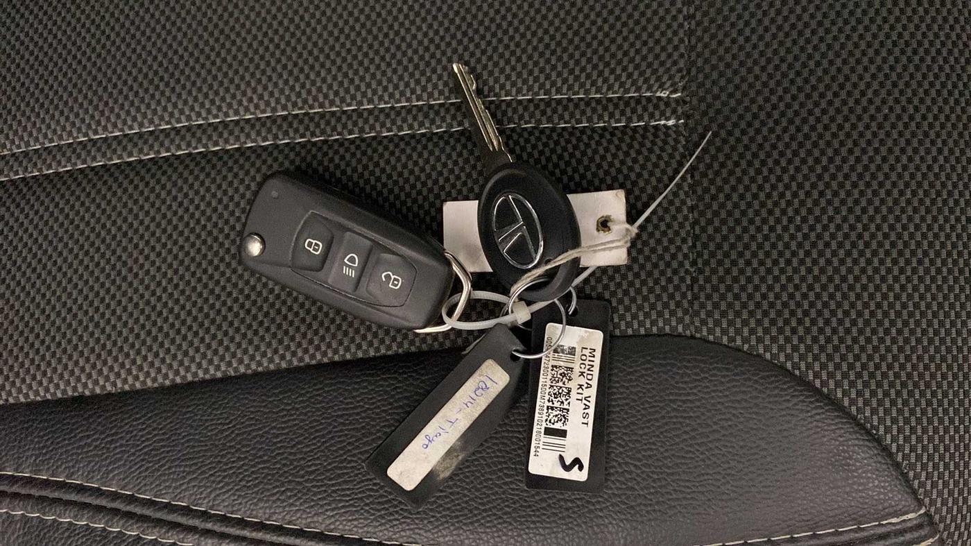 2018 Tata Tiago XZ PETROL, Petrol, Manual, 15,721 km, Key Close Up
