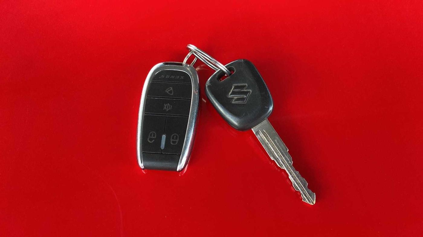 2020 Maruti Swift LXI, Petrol, Manual, 24,703 km, Key Close Up
