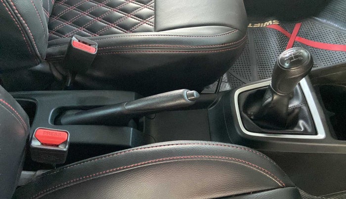 2020 Maruti Swift LXI, Petrol, Manual, 24,703 km, Gear Lever