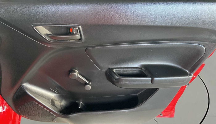 2020 Maruti Swift LXI, Petrol, Manual, 24,703 km, Driver Side Door Panels Control