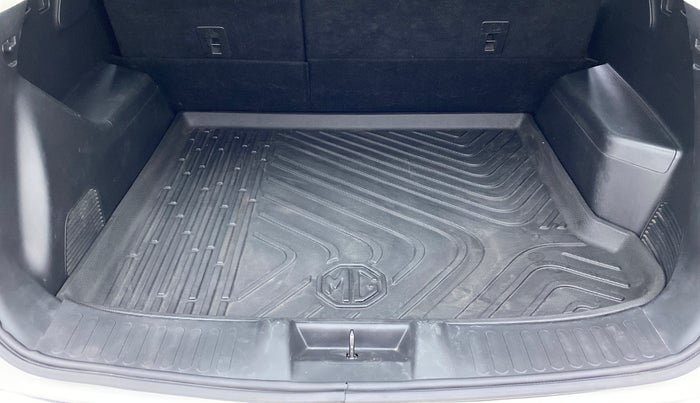 2020 MG HECTOR SHARP DCT PETROL, Petrol, Automatic, 28,080 km, Boot Inside