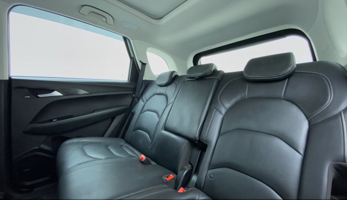 2020 MG HECTOR SHARP DCT PETROL, Petrol, Automatic, 28,080 km, Right Side Rear Door Cabin