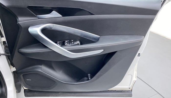 2020 MG HECTOR SHARP DCT PETROL, Petrol, Automatic, 28,080 km, Driver Side Door Panels Control
