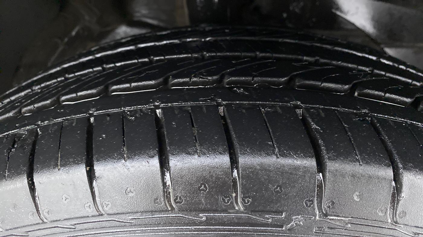 2020 MG HECTOR SHARP DCT PETROL, Petrol, Automatic, 28,080 km, Right Front Tyre Tread