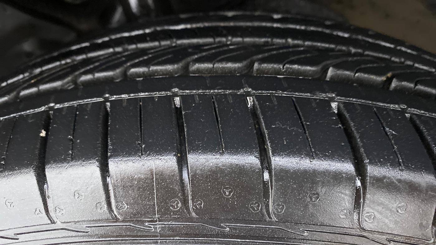 2020 MG HECTOR SHARP DCT PETROL, Petrol, Automatic, 28,080 km, Left Front Tyre Tread