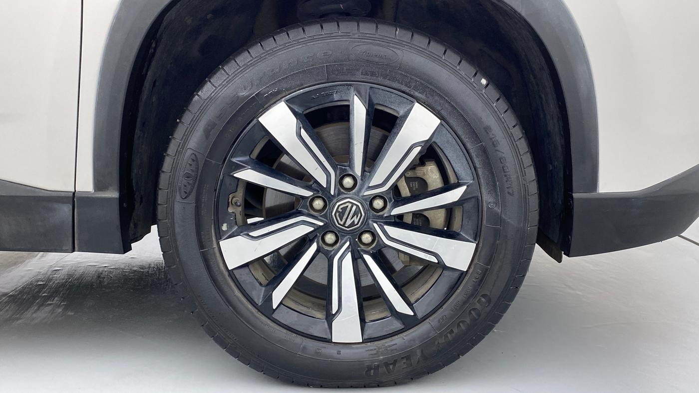 2020 MG HECTOR SHARP DCT PETROL, Petrol, Automatic, 28,080 km, Right Front Wheel