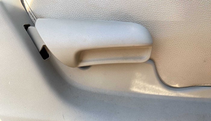 2016 Maruti Celerio VXI (O), Petrol, Manual, 36,837 km, Driver Side Adjustment Panel