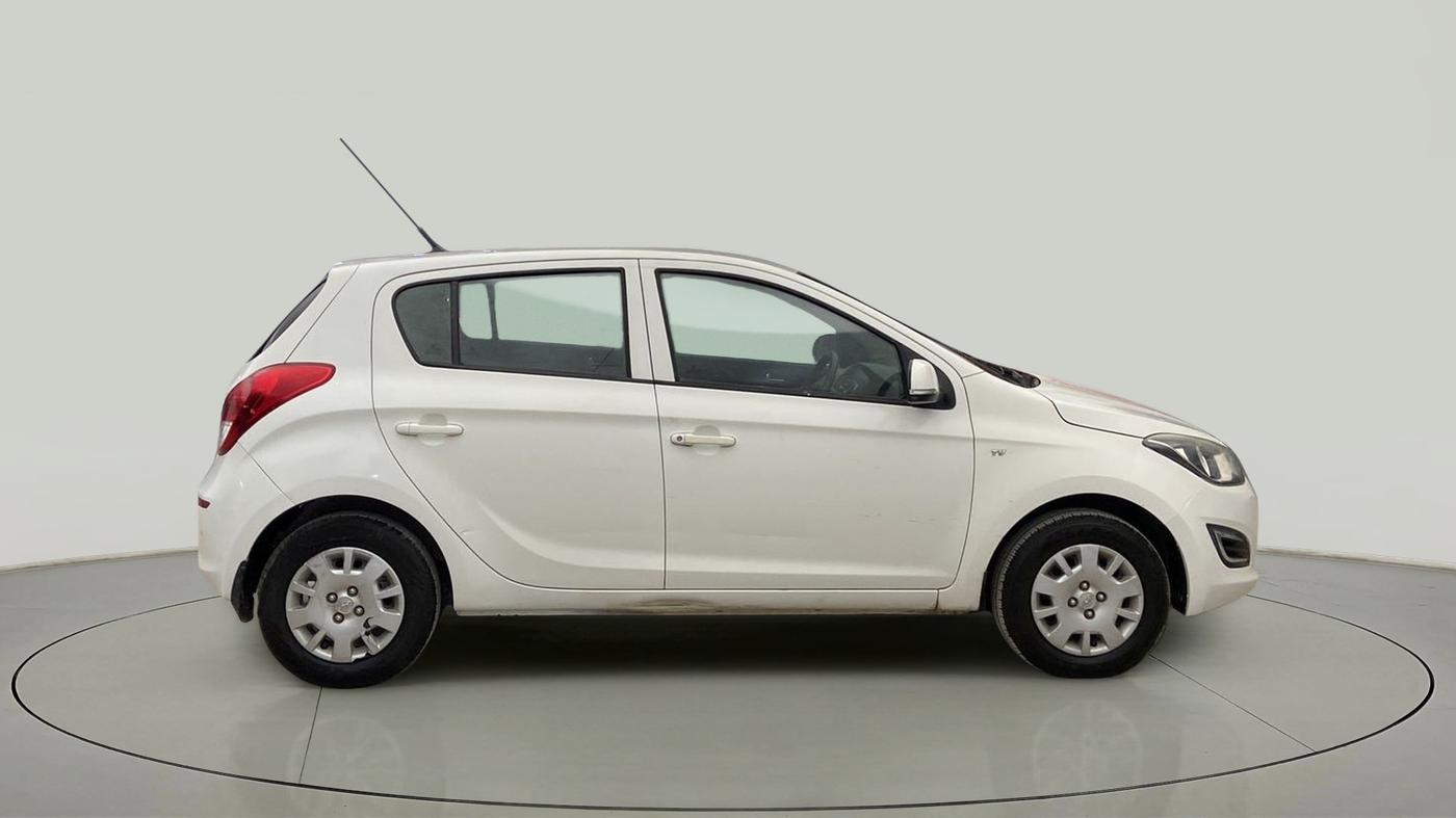 2014 Hyundai i20 MAGNA (O) 1.2, Petrol, Manual, 30,598 km, Right Side View