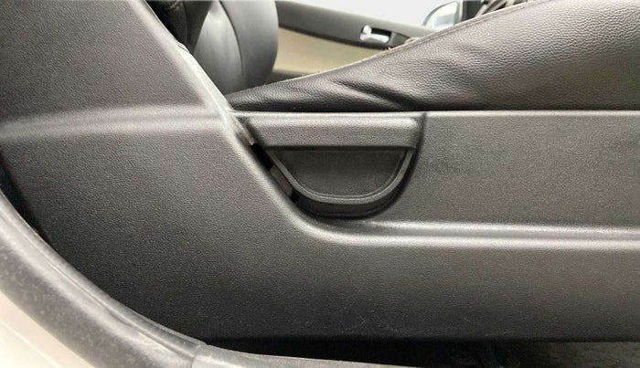 2014 Hyundai i20 MAGNA (O) 1.2, Petrol, Manual, 30,598 km, Driver Side Adjustment Panel