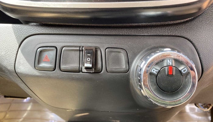 2017 Renault Kwid RXL 1.0 AMT, Petrol, Automatic, 35,566 km, Gear Lever