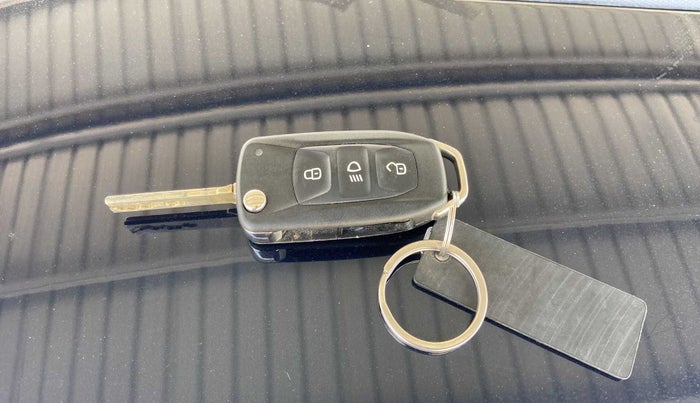2023 Tata Tiago XTA PETROL, Petrol, Automatic, 11,731 km, Key Close Up