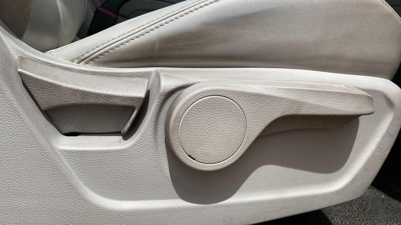 2019 Mahindra XUV300 W8 (O) 1.5 DIESEL, Diesel, Manual, 35,712 km, Driver Side Adjustment Panel