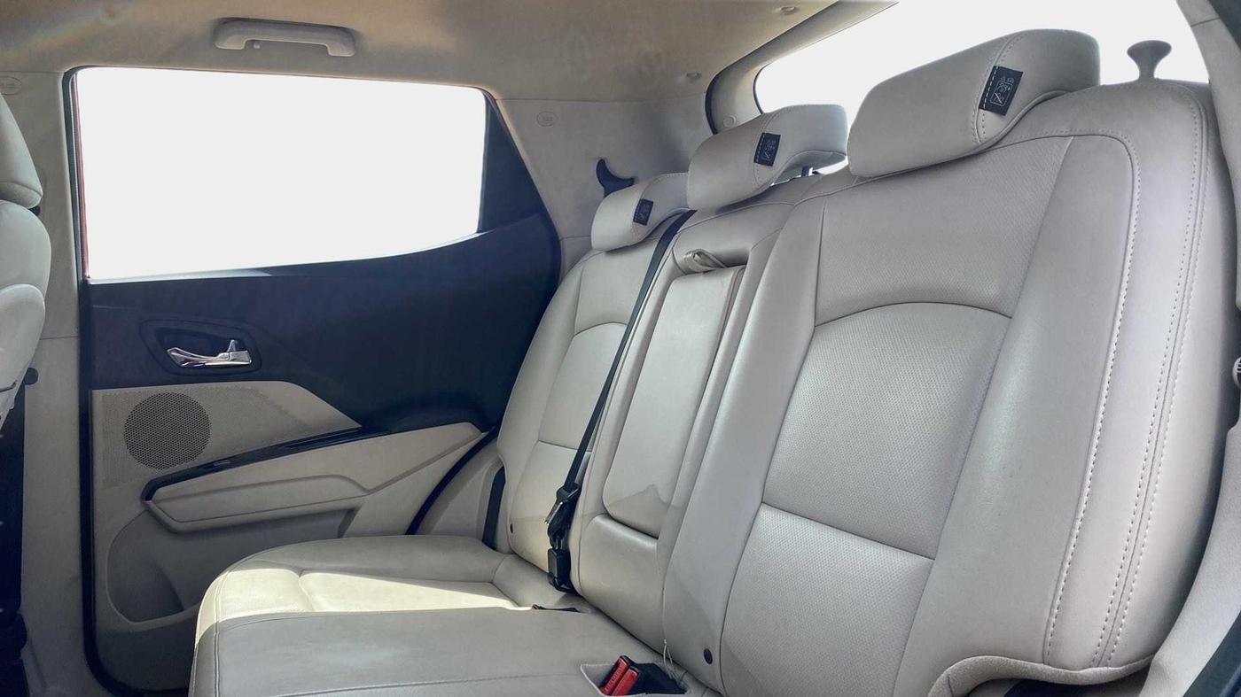 2019 Mahindra XUV300 W8 (O) 1.5 DIESEL, Diesel, Manual, 35,712 km, Right Side Rear Door Cabin