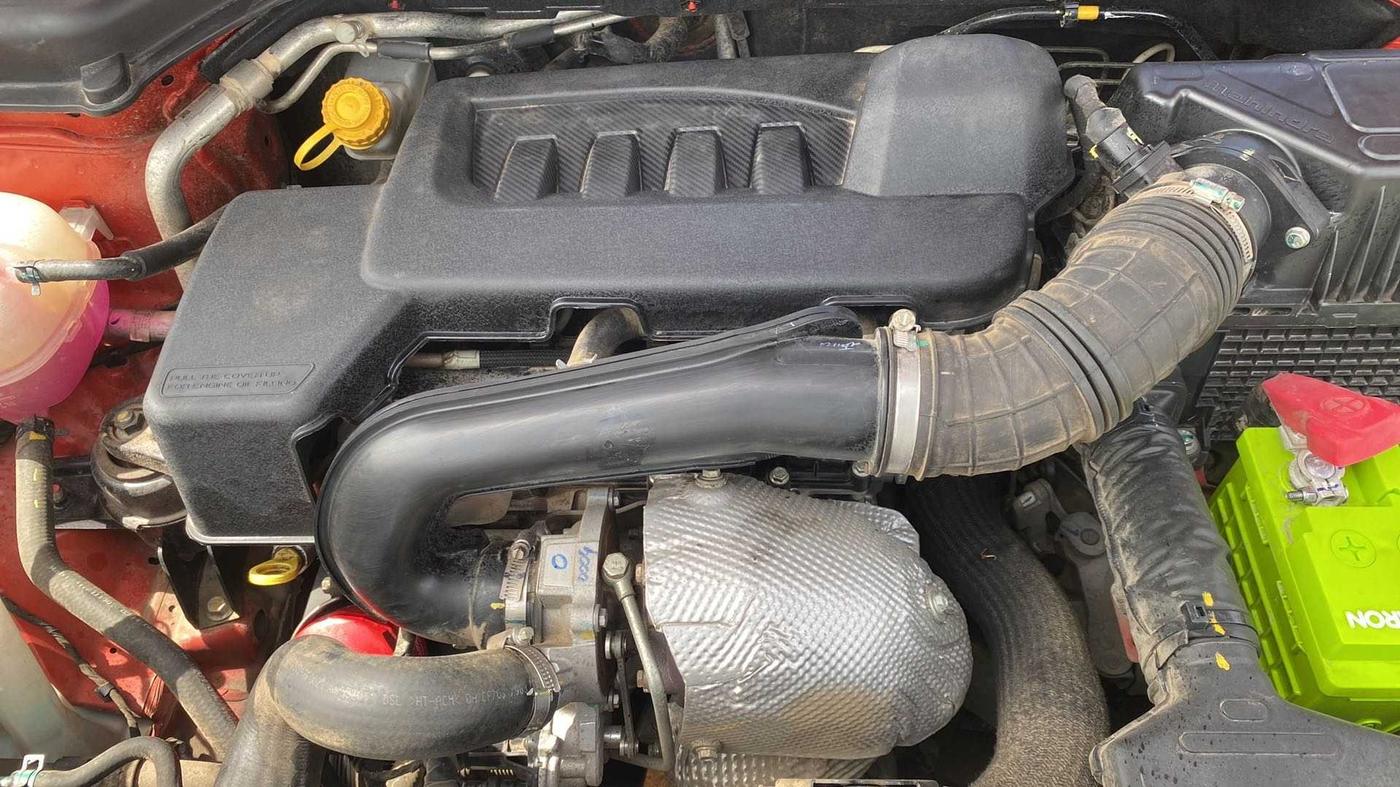 2019 Mahindra XUV300 W8 (O) 1.5 DIESEL, Diesel, Manual, 35,712 km, Open Bonet
