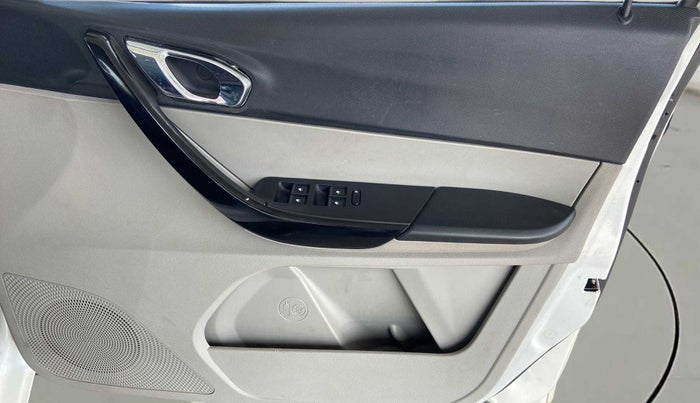 2017 Tata Tiago XZA PETROL, Petrol, Automatic, 53,742 km, Driver Side Door Panels Control
