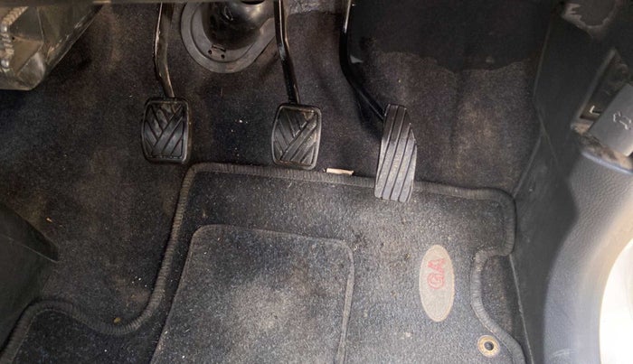 2013 Maruti Wagon R 1.0 LXI CNG, CNG, Manual, 1,15,715 km, Pedals