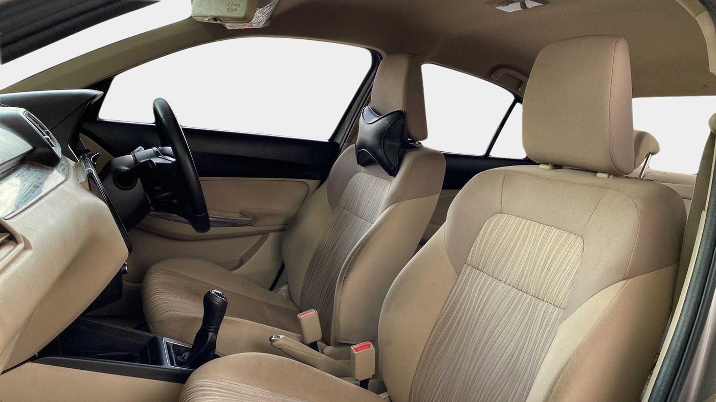 2020 Maruti Dzire ZXI, Petrol, Manual, 32,350 km, Right Side Front Door Cabin