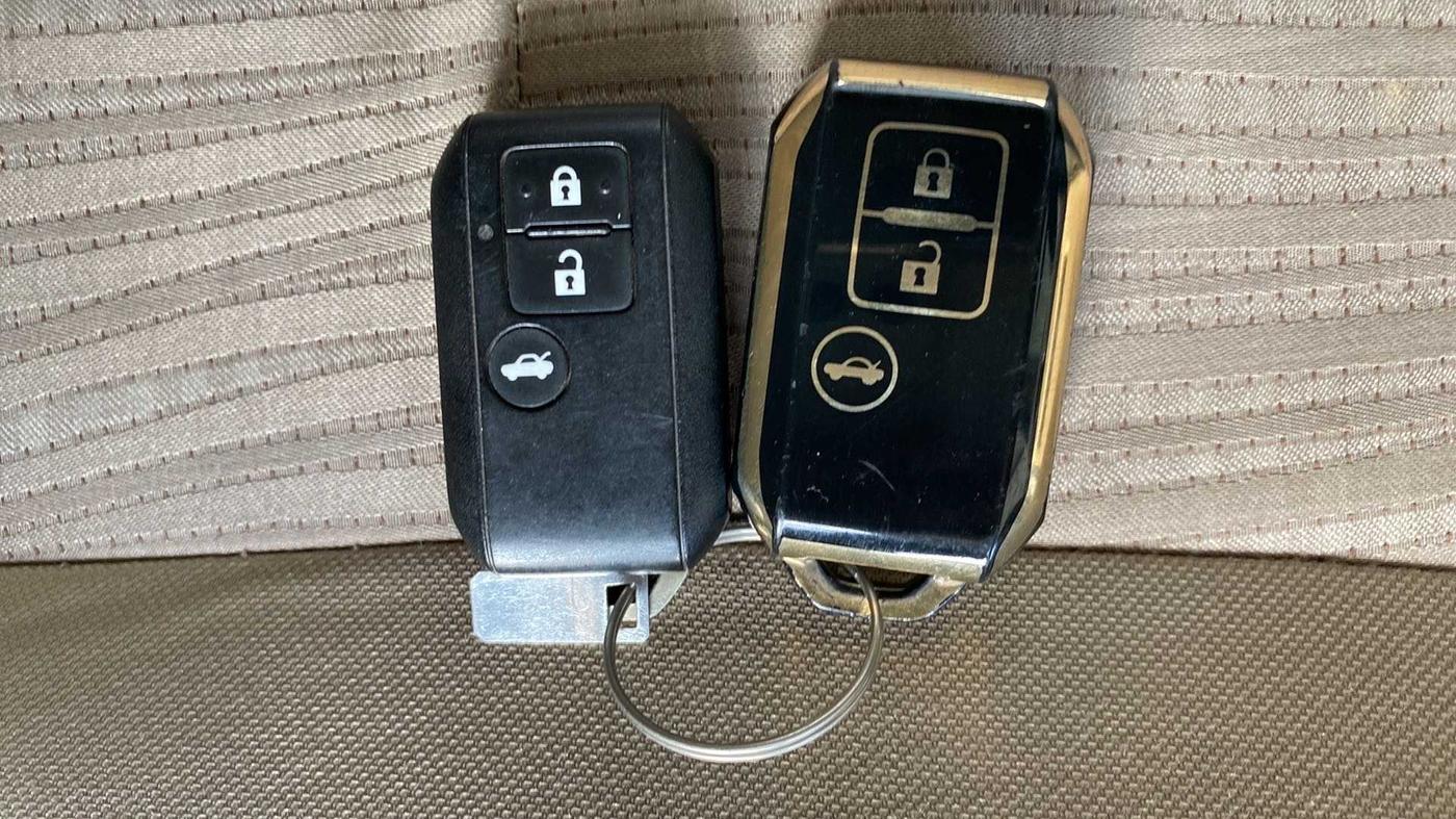 2020 Maruti Dzire ZXI, Petrol, Manual, 32,350 km, Key Close Up