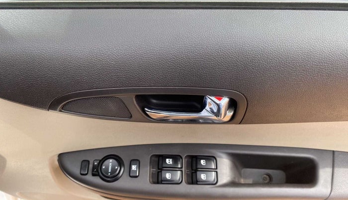 2014 Hyundai i20 ASTA 1.2, Petrol, Manual, 38,090 km, Driver Side Door Panels Control