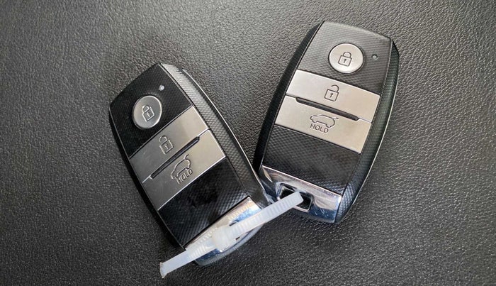 2022 KIA CARENS PRESTIGE PLUS 1.4 PETROL 7 STR, Petrol, Manual, 33,752 km, Key Close Up