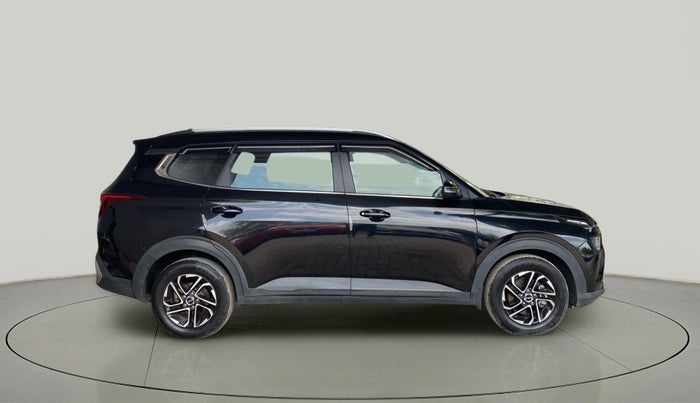 2022 KIA CARENS PRESTIGE PLUS 1.4 PETROL 7 STR, Petrol, Manual, 33,752 km, Right Side View