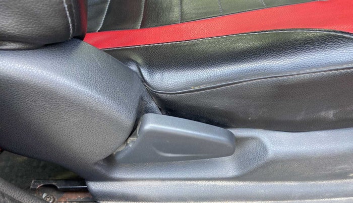 2016 Renault Kwid RXL, Petrol, Manual, 58,987 km, Driver Side Adjustment Panel