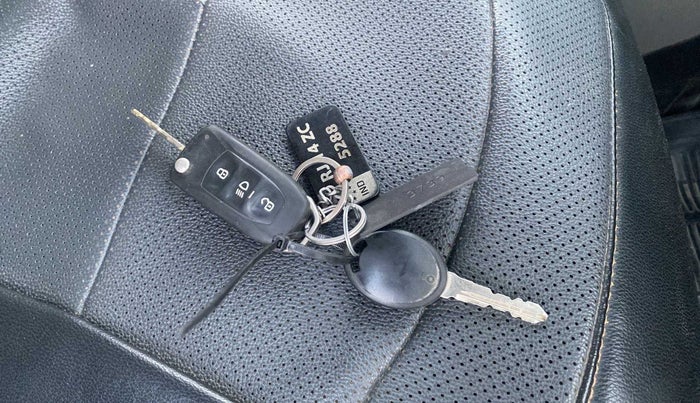2018 Tata Tiago XZ PETROL, Petrol, Manual, 96,020 km, Key Close Up