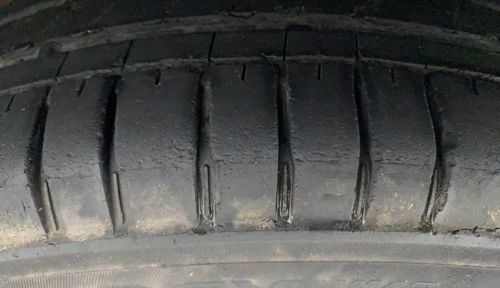 2017 Renault Kwid RXT 1.0, Petrol, Manual, 74,477 km, Right Front Tyre Tread