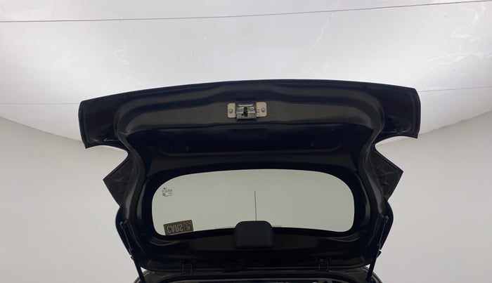 2017 Renault Kwid RXT 1.0, Petrol, Manual, 74,477 km, Boot Door Open