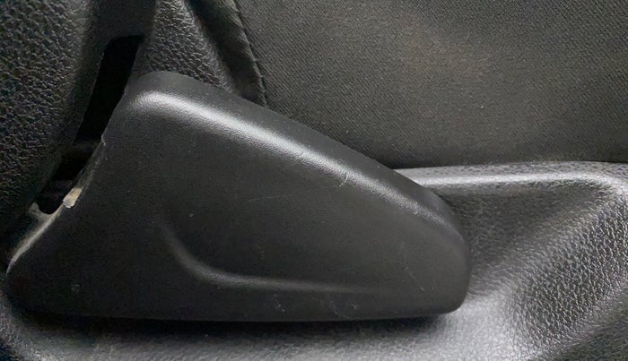 2017 Renault Kwid RXT 1.0, Petrol, Manual, 74,477 km, Driver Side Adjustment Panel