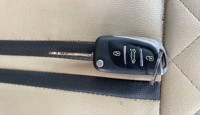 2014 Maruti Swift Dzire ZXI, Petrol, Manual, 72,270 km, Key Close Up