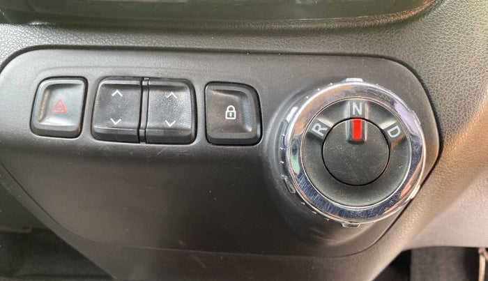 2017 Renault Kwid CLIMBER 1.0 AMT, Petrol, Automatic, 55,810 km, Gear Lever
