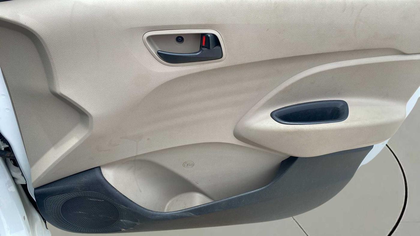 2019 Hyundai NEW SANTRO ERA EXECUTIVE, Petrol, Manual, 11,884 km, Driver Side Door Panels Control