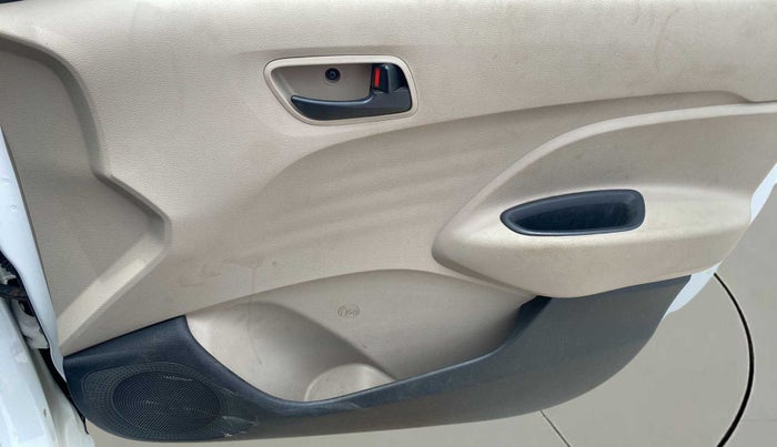 2019 Hyundai NEW SANTRO ERA EXECUTIVE, Petrol, Manual, 11,884 km, Driver Side Door Panels Control