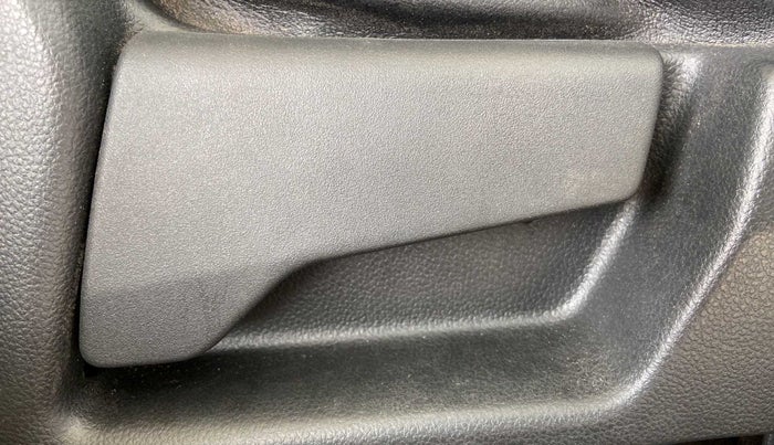 2020 Renault TRIBER RXT, Petrol, Manual, 26,173 km, Driver Side Adjustment Panel