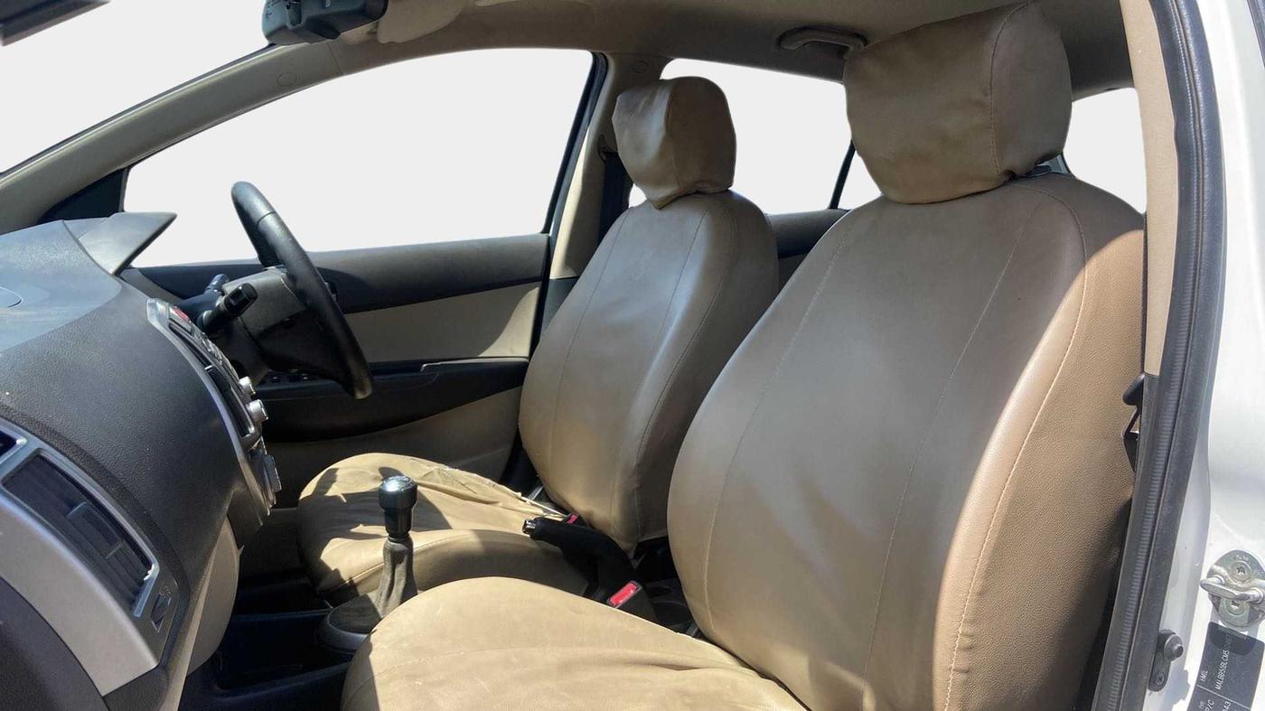 2012 Hyundai i20 SPORTZ 1.2, Petrol, Manual, 41,718 km, Right Side Front Door Cabin