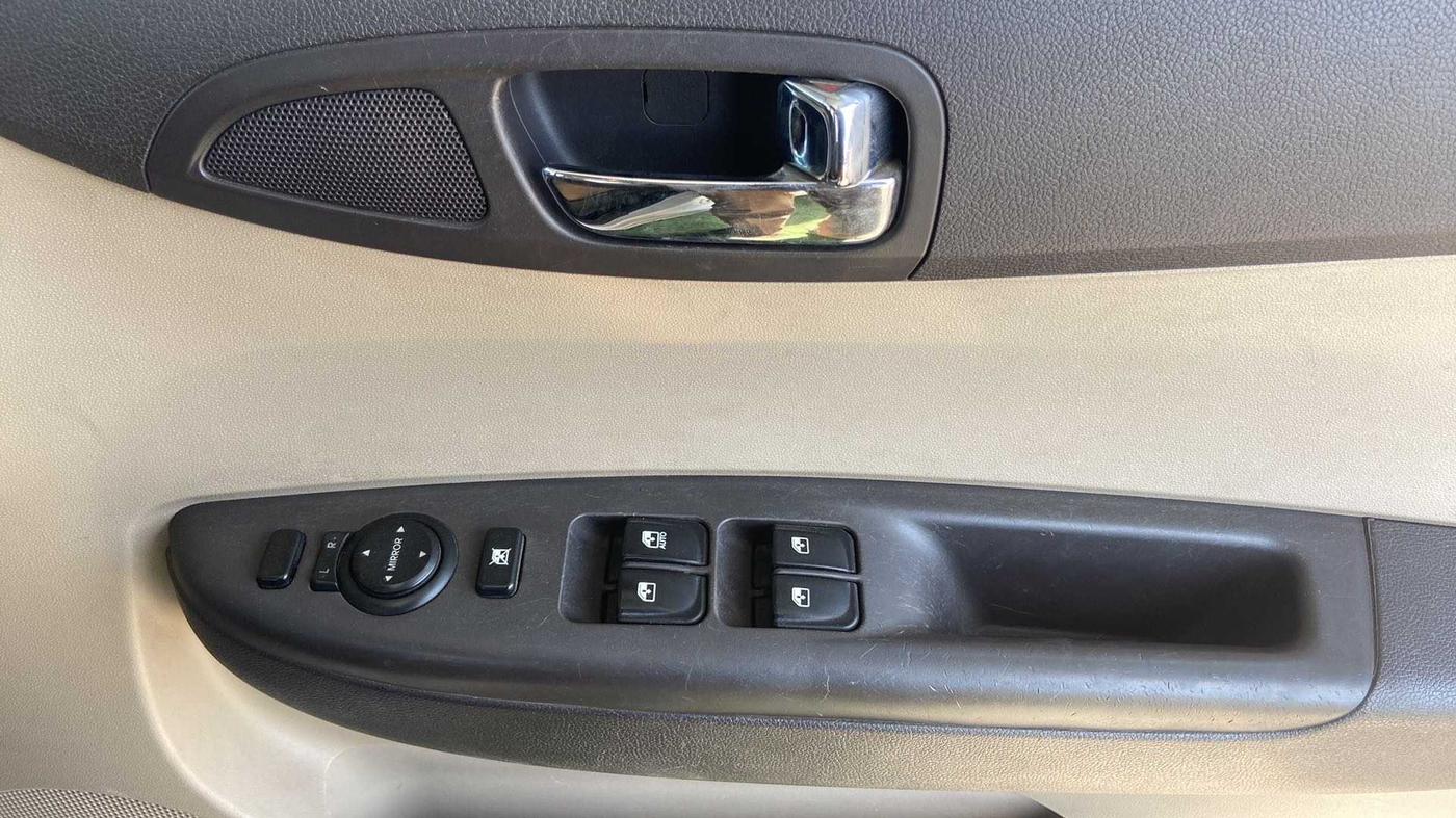 2012 Hyundai i20 SPORTZ 1.2, Petrol, Manual, 41,718 km, Driver Side Door Panels Control