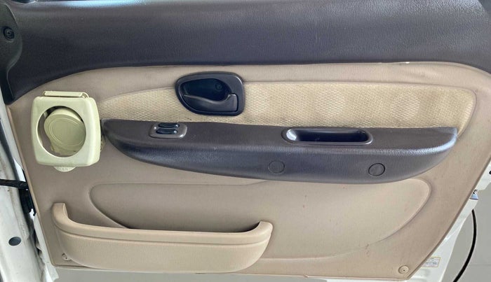 2013 Hyundai Santro Xing GLS PLUS AUDIO, Petrol, Manual, 65,325 km, Driver Side Door Panels Control