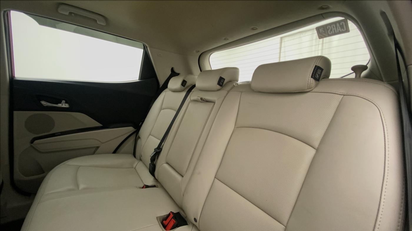 2020 Mahindra XUV300 W8 (O) 1.5 DIESEL, Diesel, Manual, 71,834 km, Right Side Rear Door Cabin