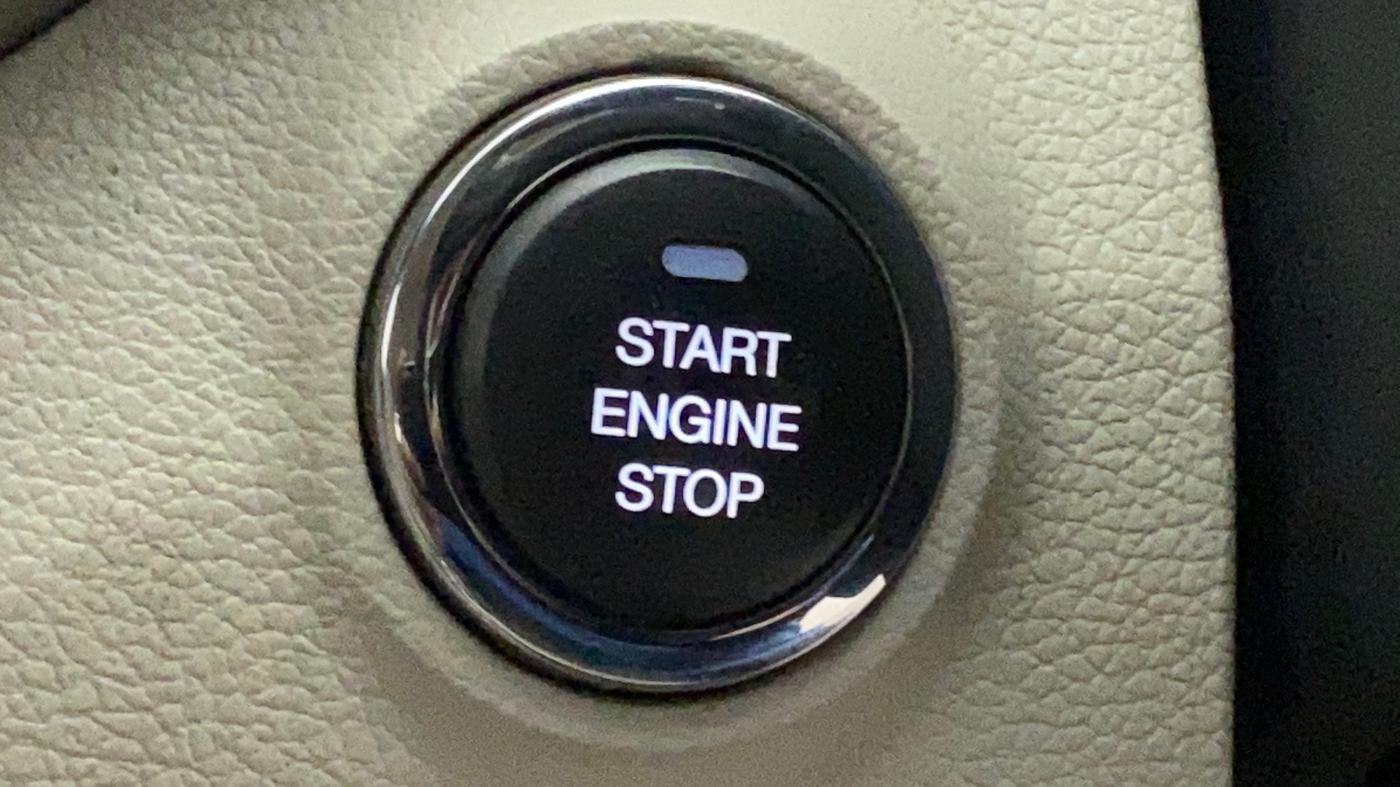 2020 Mahindra XUV300 W8 (O) 1.5 DIESEL, Diesel, Manual, 71,834 km, Keyless Start/ Stop Button