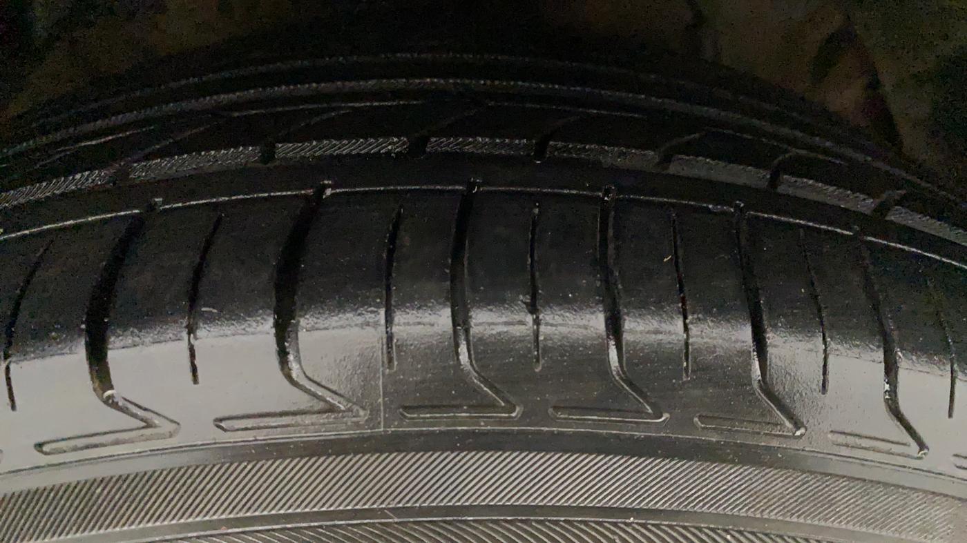 2020 Mahindra XUV300 W8 (O) 1.5 DIESEL, Diesel, Manual, 71,834 km, Left Rear Tyre Tread