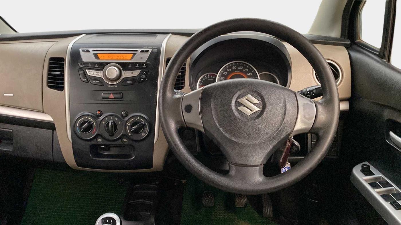 2015 Maruti Wagon R 1.0 VXI, Petrol, Manual, 82,009 km, Steering Wheel Close Up