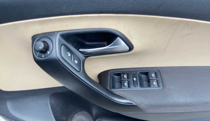 2015 Volkswagen Polo HIGHLINE1.2L, Petrol, Manual, 97,914 km, Driver Side Door Panels Control